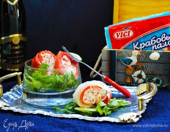 Нарезать на ломтики толщиной около 1,5 см. Осторожно снять фольгу только перед укладкой кусочков на блюде.
Подавать с зеленым салатом и долькой лимона.
