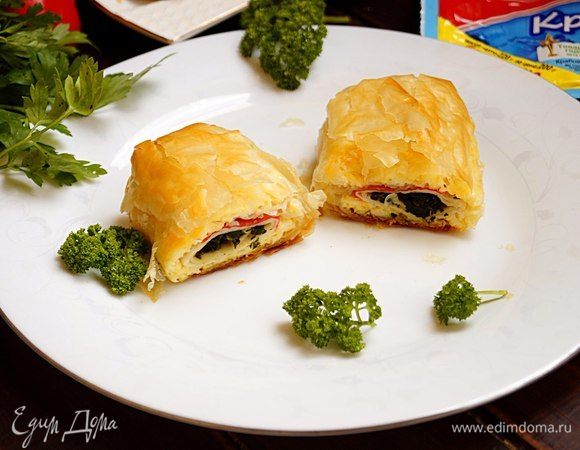 Подавать в теплом или остывшем виде. Можно дополнить рулетики овощным салатом. Приятного аппетита!!!