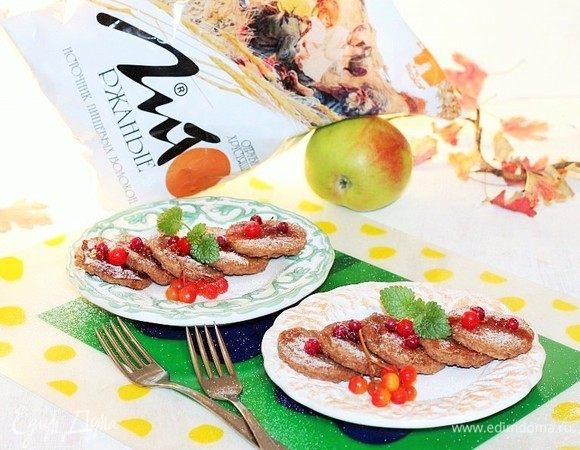 Если хотите сделать завтрак более питательным, то можно приготовить ягодное пюре из ягод и меда. Ягоды растереть с медом и выложить на блинчики.
Приятного аппетита!