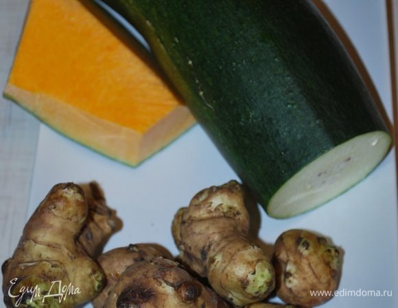 Кабачок, тыкву, топинамбур чистим и режем кубиками.