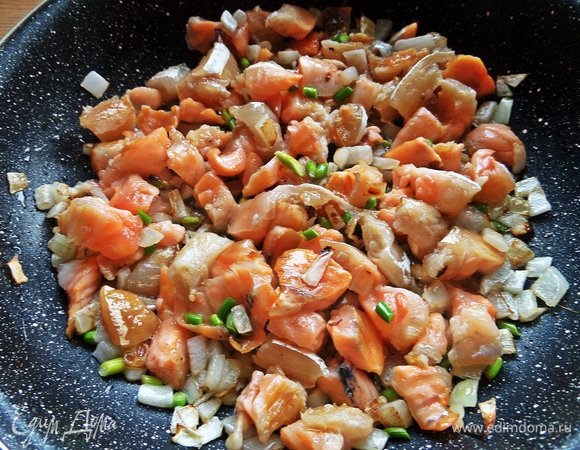 Все подержать на огне, помешивая.