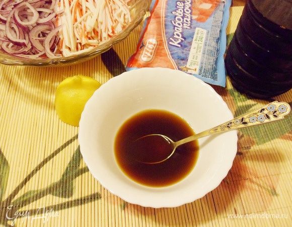 Смешать вместе все компоненты маринада.