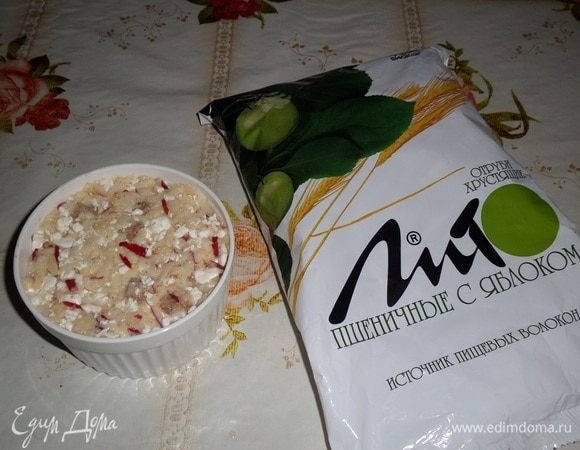 Выкладываем подготовленную массу в форму.