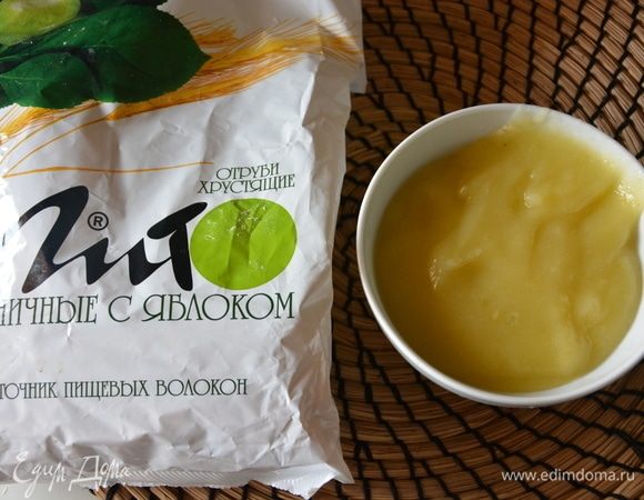 Остудить яблочное пюре.