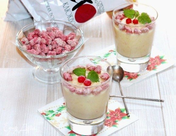 Разлить фруктовое смузи в бокалы. Сверху посыпать хрустящими отрубями «Лито», украсить веточкой мяты и подавать к столу.
