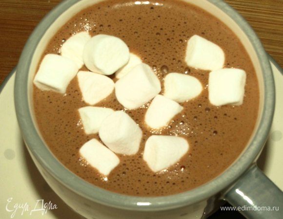 Разливаем в чашки. По желанию украшаем маршмеллоу.