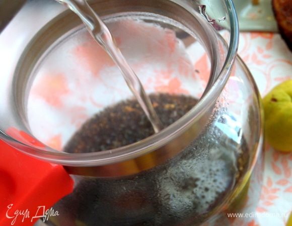 Заливаем кипятком.