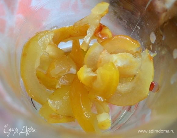 Теперь мой чай. Положить в кружку пару ч.л. цидонии с сиропом.