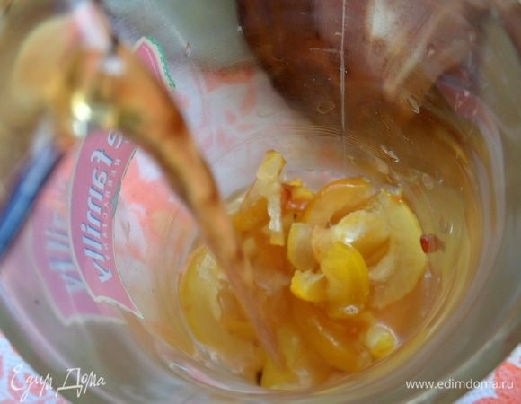 Залить чаем.