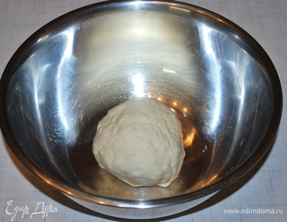 Тесто убираем в холод на 20 минут.