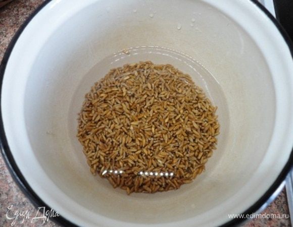 Пшеницу замочить на ночь.