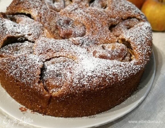 Пирог охладить, по желанию посыпать сахарной пудрой. 