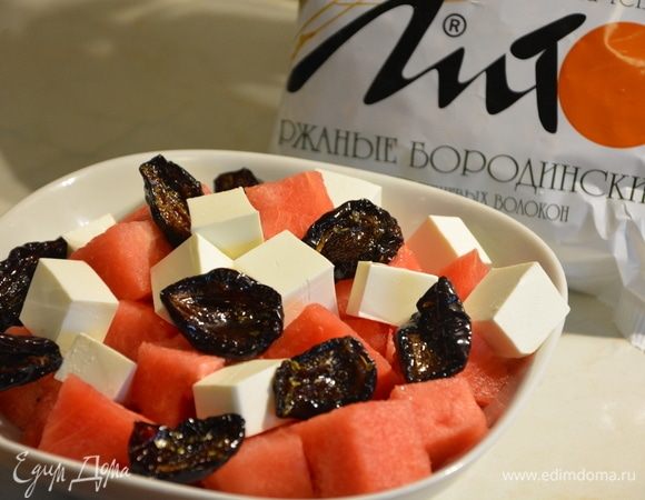 В ингредиентах указана слива, нет пункта вяленая. Сливу берем вяленую со специями в масле несколько штучек.