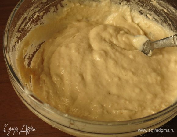 Замешиваем тесто, ставим его на 30 минут в холодильник.