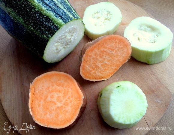 Для основы берем такие овощи: кабачок и батат. Возможно заменить тыквой или морковкой.