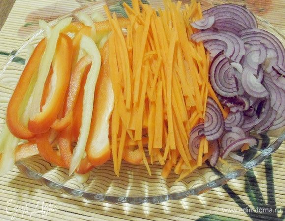 Овощная начинка для конвертиков готова.