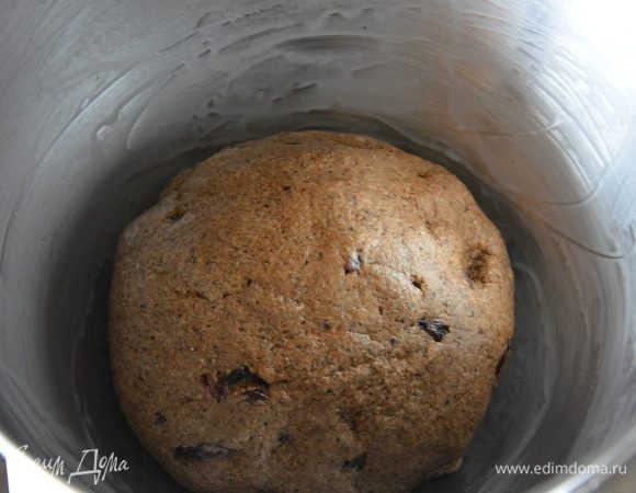 Собрать тесто в шар, накрыть пленкой и убрать в теплое место на 1 час.