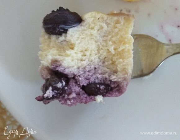 Можно подать с медом или сметаной.