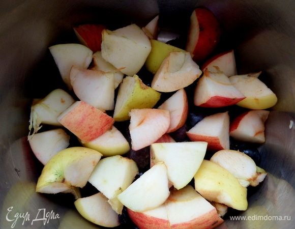 Высыпать к ягодам тоже.