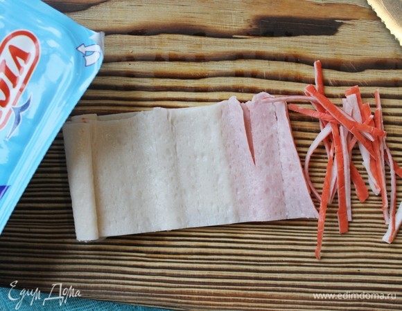 Затем нарежем тонкой, мелкой соломкой.