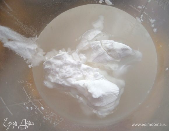 В 100 мл воды разводим крахмал.