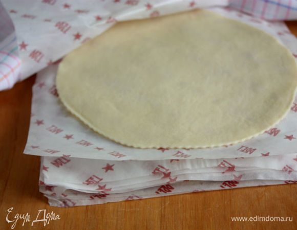 Диски складывать между листами пергамента и обязательно накрывать влажным полотенцем.