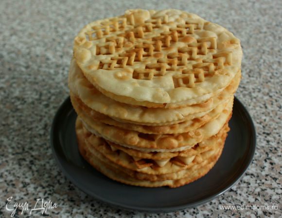 Получилась вот такая красота! Хранится в жестяных банках или в кастрюле с плотной крышкой.