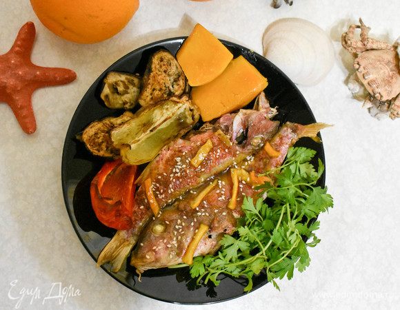 Рыбу посыпать кунжутом. 