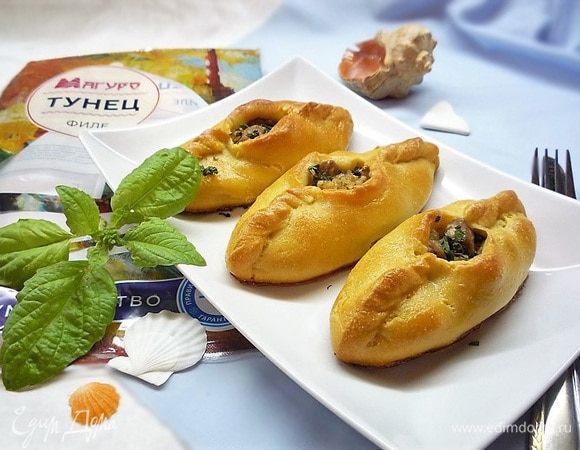 Подаем на стол теплыми к супу, бульону, ухе или в просто в качестве перекуса. Приятного аппетита!