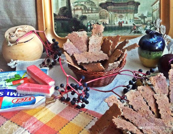 Желательно не накрывать, иначе станут мягкими.