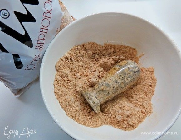 Отруби ТМ «Лито» измельчить в ступке или с помощью блендера.