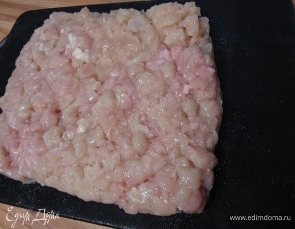 Мясо порубить мелко, не в кашу, но все же. 