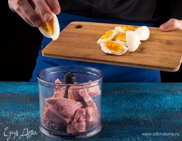 Сложите в блендер все ингредиенты. 