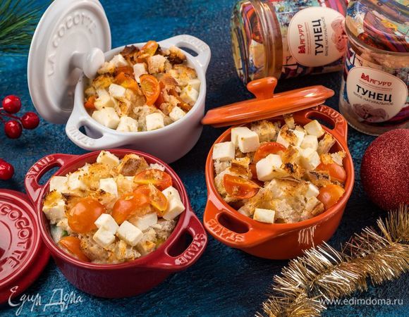 Разогрейте духовку до 220°С и запекайте блюдо в течение 20 минут. Готовность проверяйте согласно своей духовке. Подавайте такую запеканку к столу горячей. Приятного аппетита!