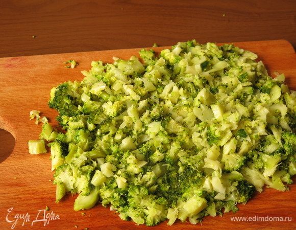 Нарезаем капусту.