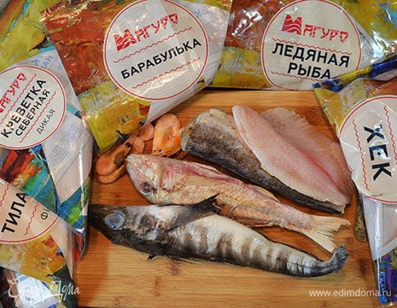 Рыбу и креветки разморозить. В рыбных блюдах я всегда использую продукцию ТМ «Магуро». Продукция ТМ «Магуро» заморожена методом шоковой заморозки, практически не содержит льда и обладает высокими вкусовыми качествами.