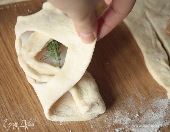 Затем повторите со второй стороной теста так, чтобы в середине получилось отверстие