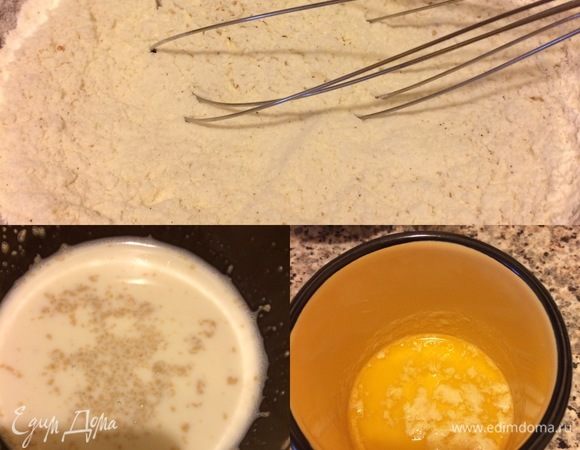 В миске смешать муку, соль, оба вида сахара, ванильный сахар и корицу. Дрожжи растворить в теплом молоке и дать постоять 5-7 минут. Сливочное масло растопить.