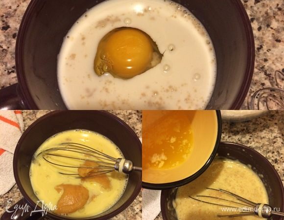 В молоко добавить яйцо комнатной температуры и слегка взбить венчиком. Потом добавить пюре и опять слегка взбить. Затем добавить часть сливочного масла (немного оставить для начинки) и еще раз перемешать.