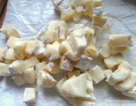 Нарезать мелкими кубиками.