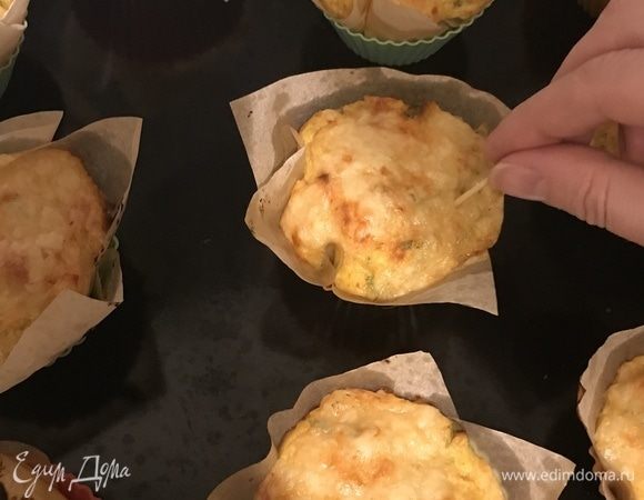 Проверяем зубочисткой на готовность, чуть влажная, не липкая!