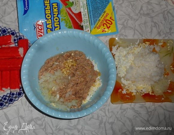 Первая начинка: яйцо, тунец, лук, чеснок.
Вторая начинка: яйцо, рис, лук.