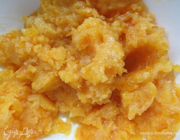 Курагу также измельчаем блендером в пюре.