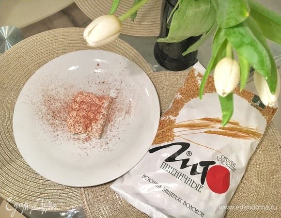 Посыпьте порцию какао порошком и подавайте к столу. Приятного аппетита!