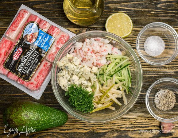 Добавить нарубленный укроп и перемешать все ингредиенты.