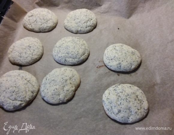 Выпекать в заранее разогретой до 175°С духовке 13 минут. Достать из духовки и полностью остудить. 