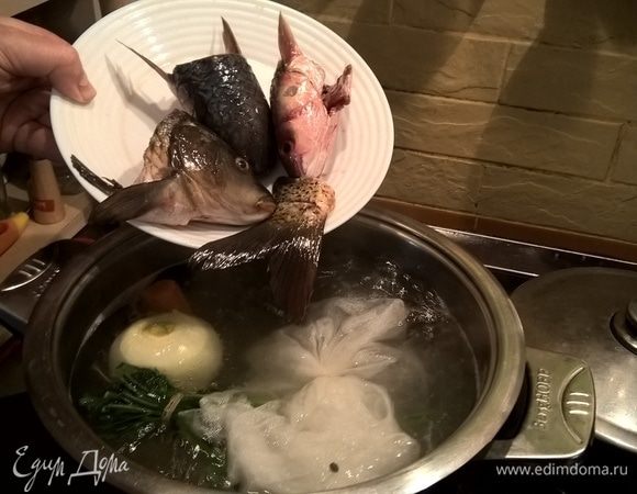 Отправляем головизну в бульон.