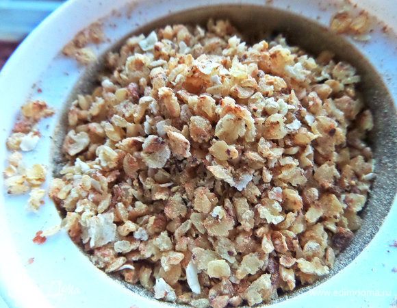 Смолоть гречневые хлопья на кофемолке или воспользоваться гречневой мукой.