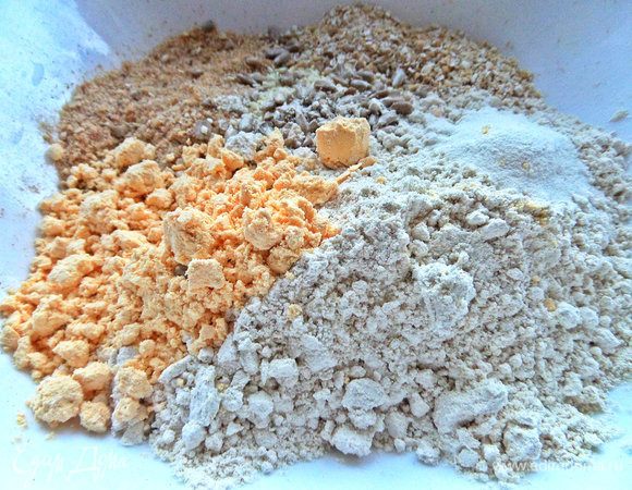 Яйца я заменила яичным порошком из расчета 1 ст. л. порошка = 1 яйцу.