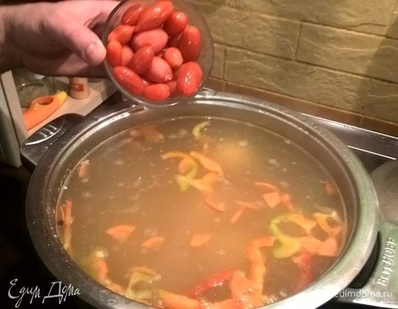 Теперь помидоры.